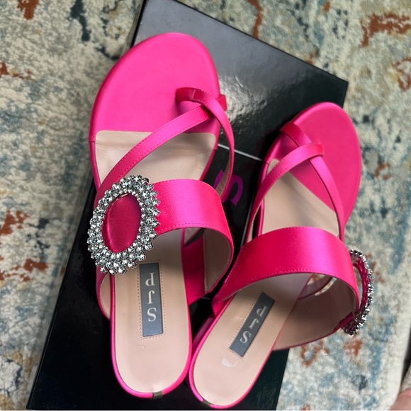 🔖SJP By Sarah Jessica Parker Jinx Embellished Toe Ring Sandals Pink Candy Stain - Picture 8 of 9